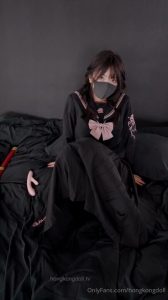 自慰到高潮，流出滿滿的淫水