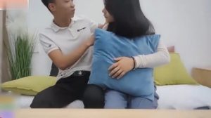 【探花品茶】白絲淫蕩學生妹~手摳陰道姿勢表情到位