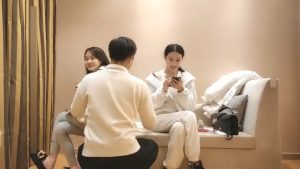 【探花尋歡】重金雙飛極品姐妹花，其中一個居然是處女