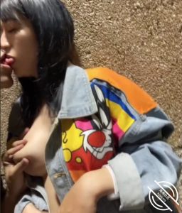 猥琐哥哥 和自己的骚逼妹妹 户外巷子野战 揉奶口交 抠穴爆操浪叫不止