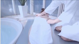 極品肥臀，後入内射精液填滿小穴，順著陰道都流出來了