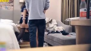 靠哥酒店雙飛性感拜金女一桿長槍狂幹淫穴